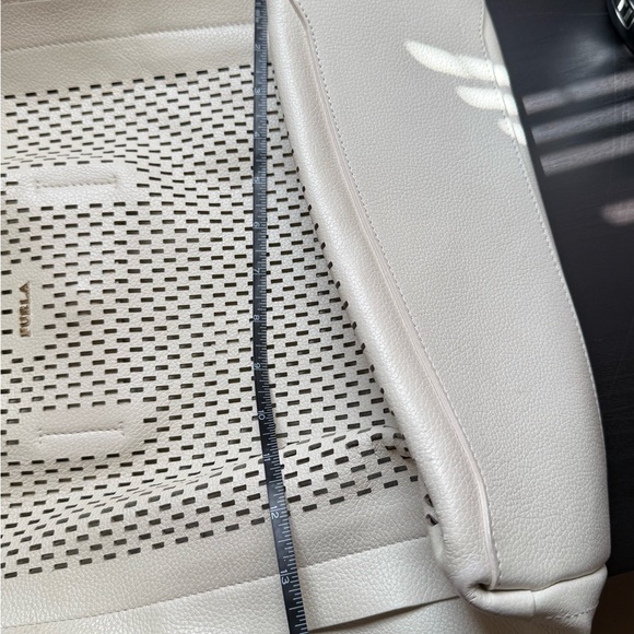 VGC Furla Cream Perforated Shoulder Bag - Picture 11 of 16